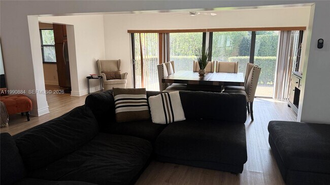 Photo - 4905 Bayberry Ln