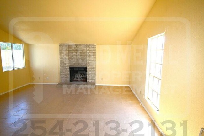 Photo - 2002 Sherman Dr