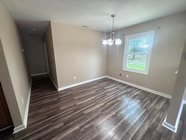 Photo - 5523 Livingston Dr