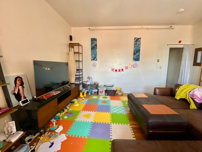 Photo - 913 Boylston St