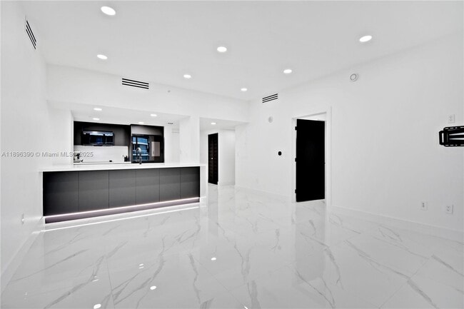 Photo - 1800 N Bayshore Dr Unit 512