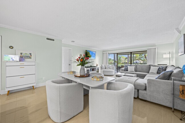 Photo - 12926 Briarlake Dr Unit 201