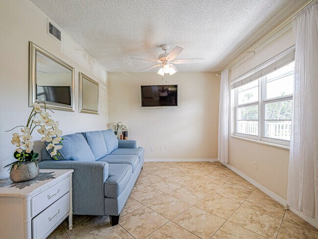 923 22nd Pl Unit 219