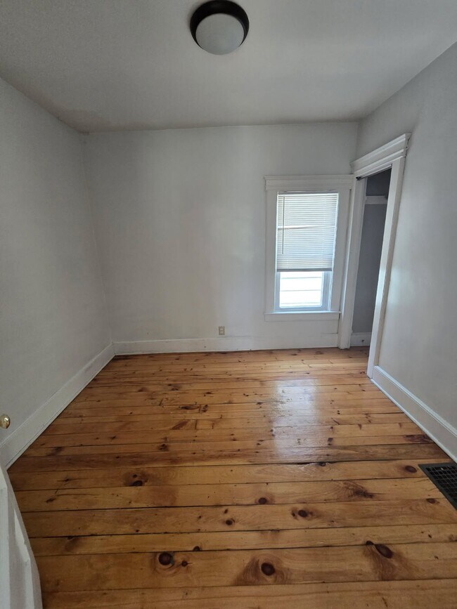 Photo - 16 Oliver St Unit 1
