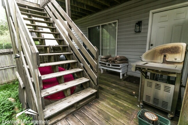 Photo - Awesome 4 bedroom duplex located in quite ...