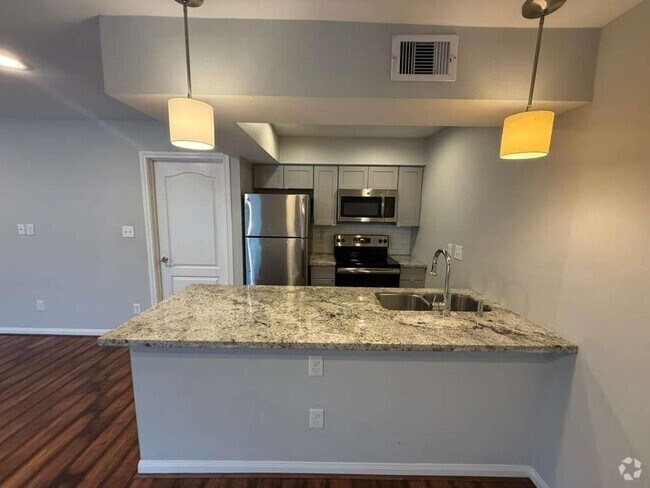 Building Photo - 5333 Richmond Ave. Unit 16 Rental