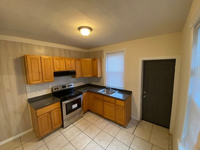 Photo - 547 S Redfield St