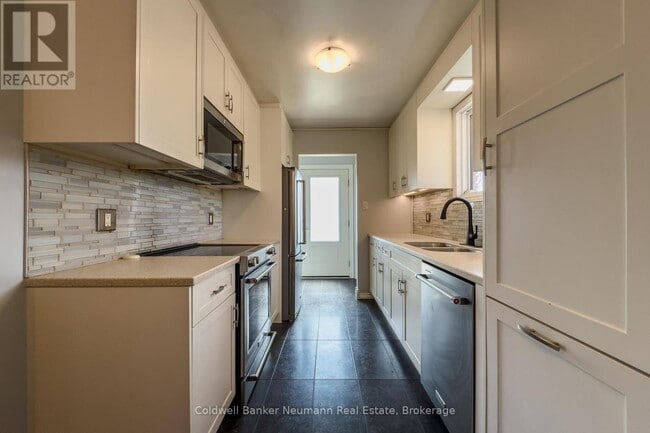 Photo - 37 Dunhill Crescent