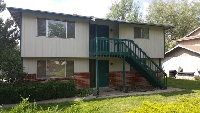 Photo - 305 NW Robert St Unit B