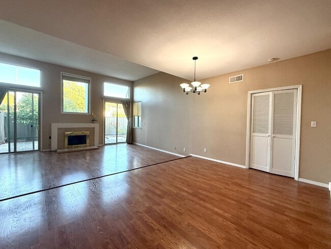 Photo - 976 De Soto Ln