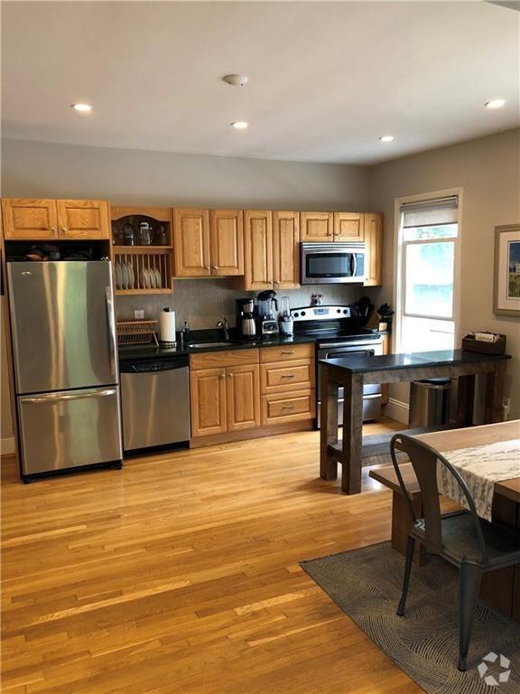 Building Photo - 47 8th St Rental