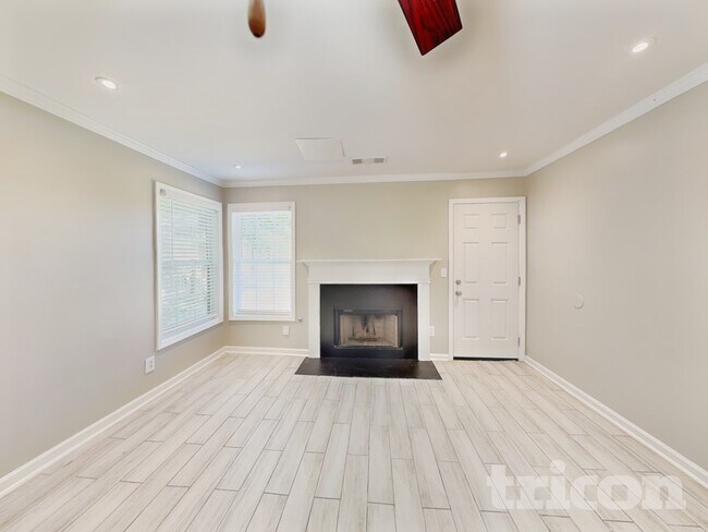 Photo - 1806 Dalton Way