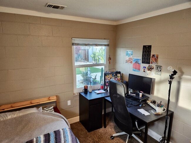 Photo - 5700 Cibola Way Unidad 3 Facing yard