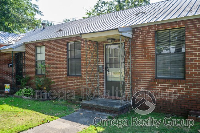 Building Photo - 901 9th Ave Unit Apt 6