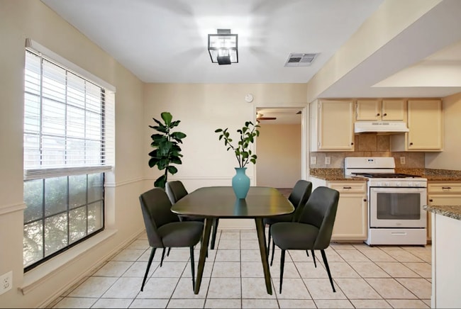 Photo - 619 Luther Dr