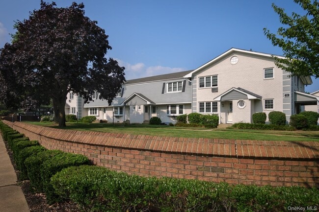 Building Photo - 23 Weaver Dr Unit 07-9B Rental