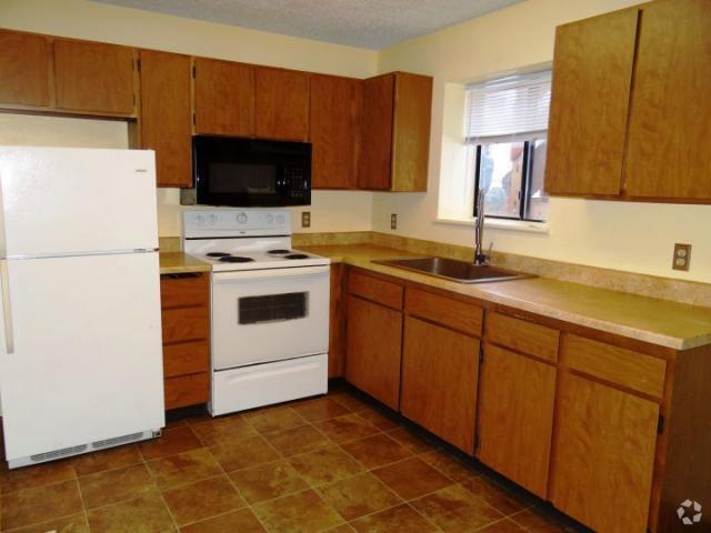 Building Photo - 2 bedroom in Billings MT 59101 Rental