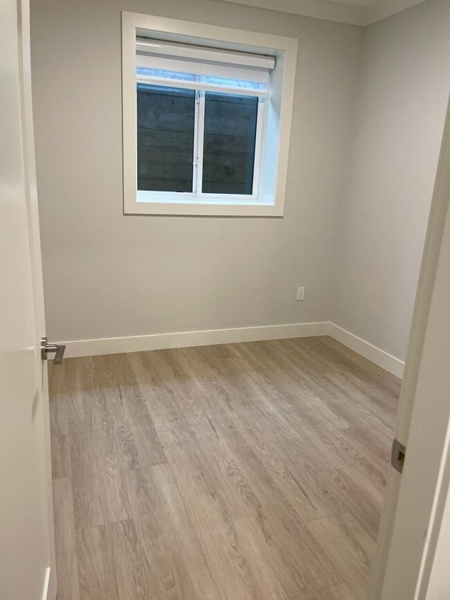 Photo - 15655-1577B 77B Ave