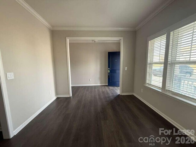 Photo - 2035 Beacon Ave