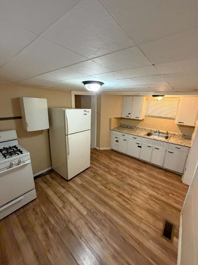 Photo - 12 Hutchins St Unit Lower