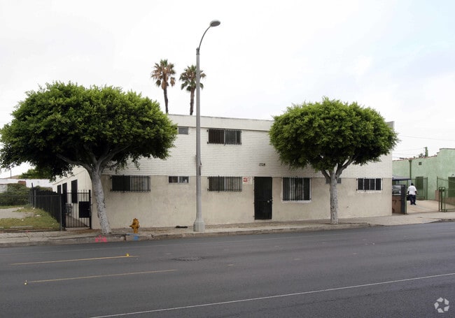 Building Photo - 1934 W Florence Ave Rental