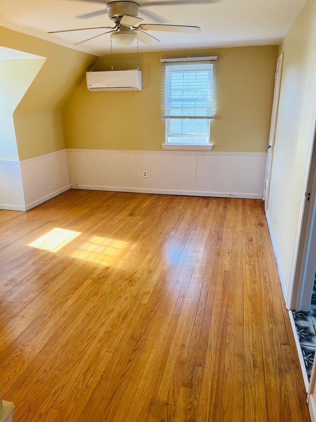 Photo - 1117 Logan Ave Unidad B
