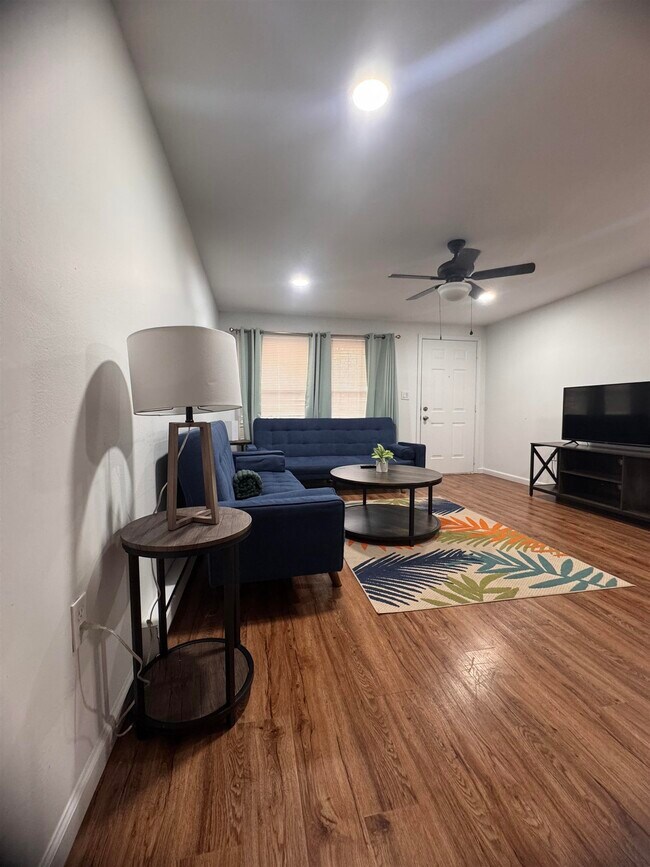 Photo - 375 Whiton St