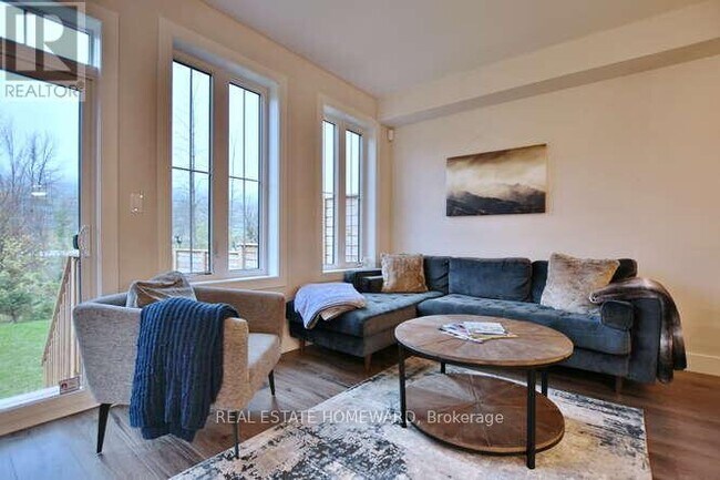 Photo - 222 Yellow Birch Cres