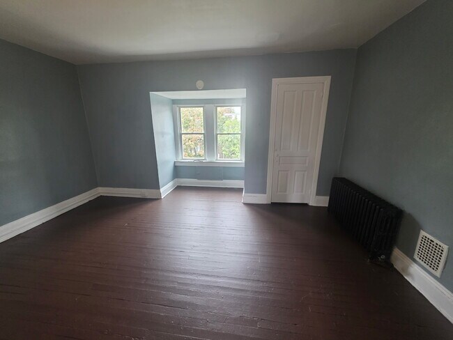 635 W Princess St