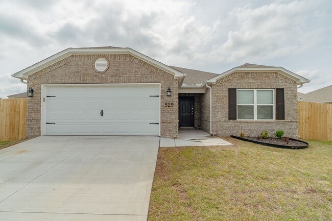 Photo - Like New 4-bedroom 2 bath Home in Lowell!! Fenced Yard!