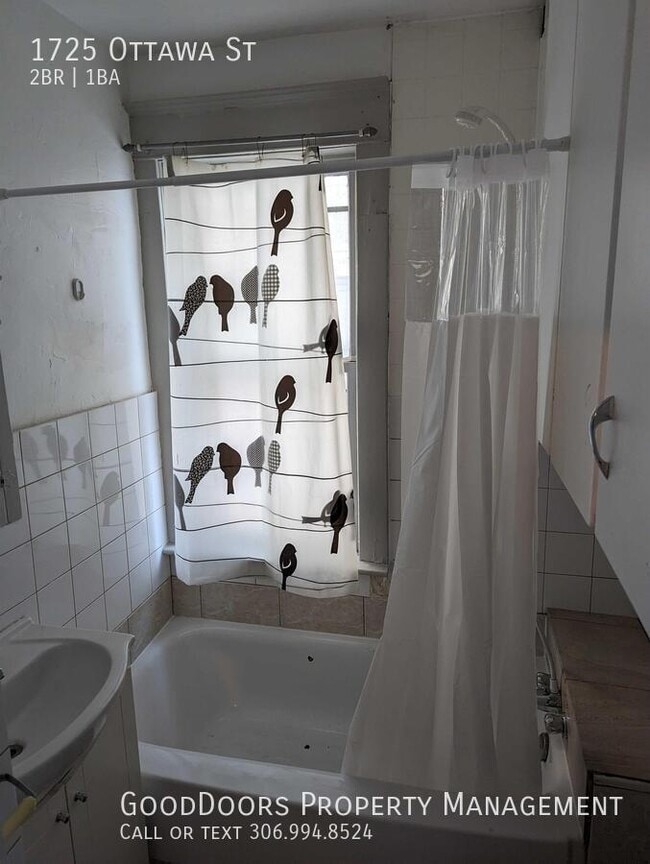 Photo - 1725 Ottawa St