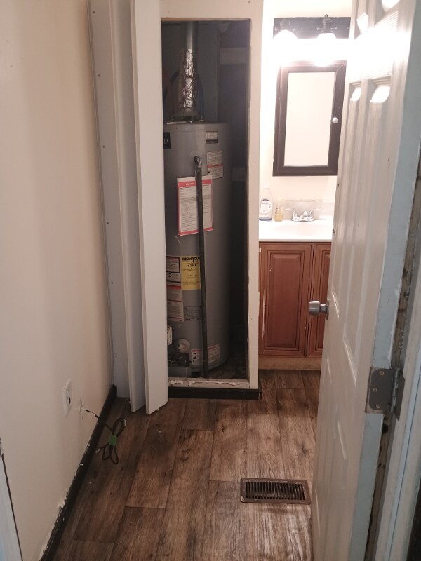 Photo - 154 E 7th St