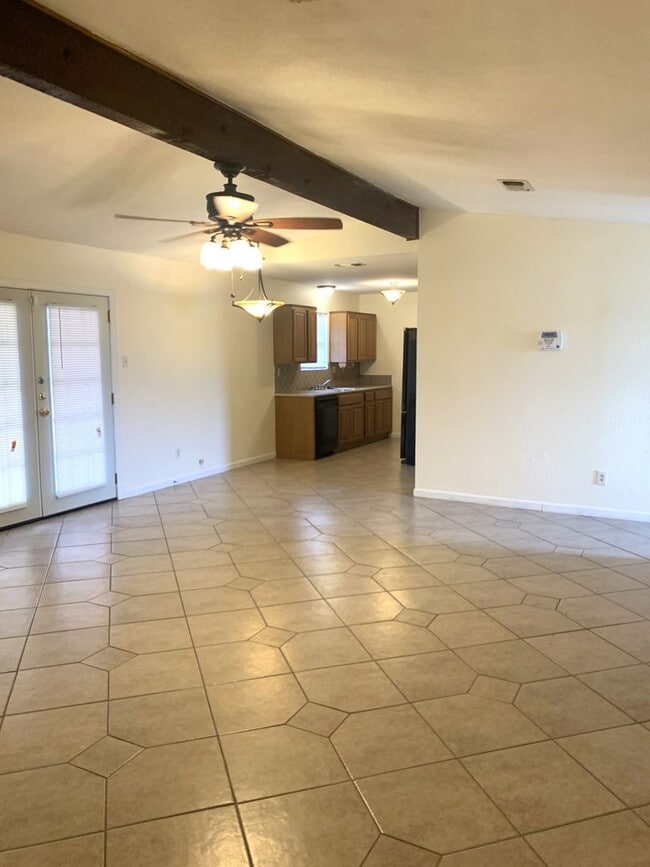 2808 Persimmon Dr