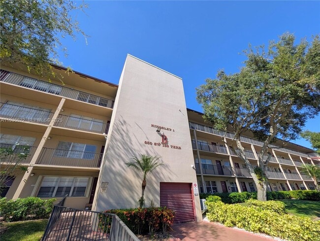 Building Photo - 850 SW 133rd Terrace Unit 202B