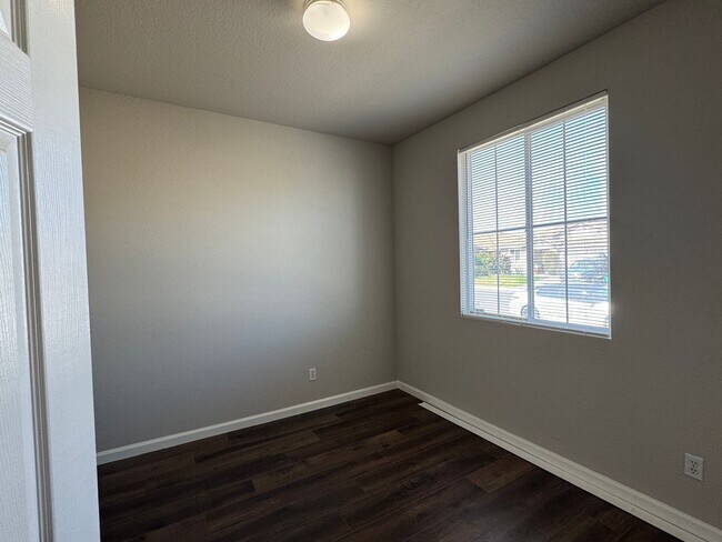 Photo - Four Bed, Two Bath Home Close to Hwy 99 an...