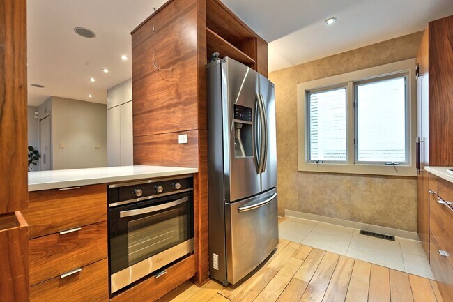 Photo - 419 W Briar Pl