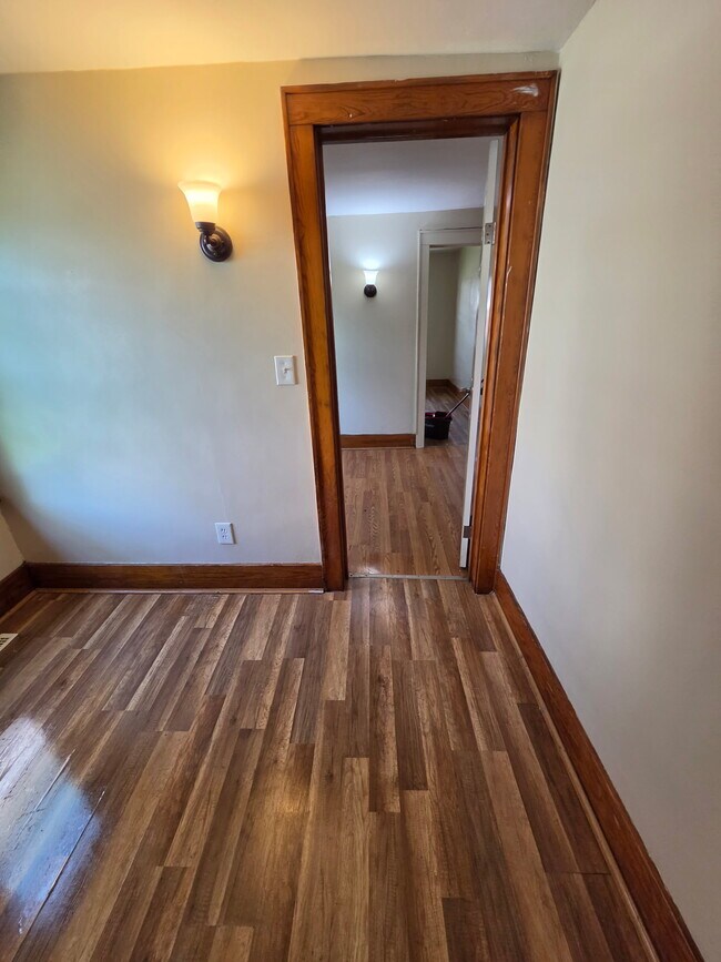 284 W Main St