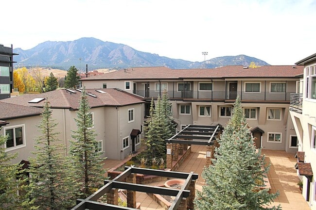 Building Photo - Available for 2026-2027 Fall Pre-Leasing! ... Unit 307