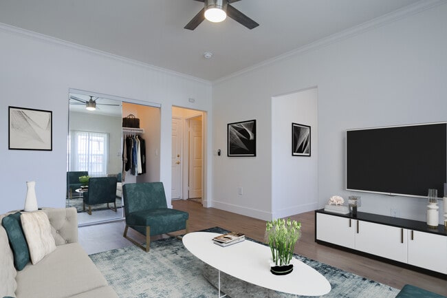 Photo - 5200 @ Hollywood