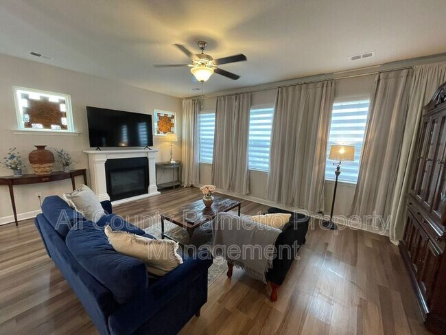 Photo - 577 McLernon Trce