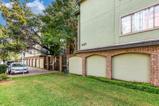 Photo - 807 W 25th St