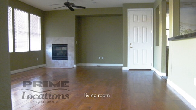 Photo - RARE WATERFRONT LOCATION IN ESPLANADE!