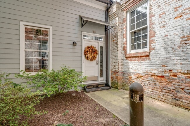 Building Photo - One-of-a-Kind 2BR Condo in Downtown Raleig...