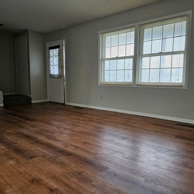 Photo - 1252 Colonial Dr