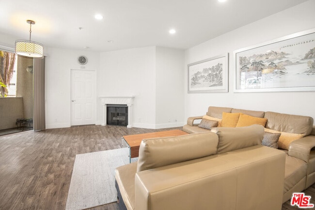 Photo - 620 S Gramercy Pl Unit 317