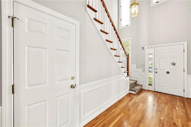 Photo - 302 S River Farm Dr