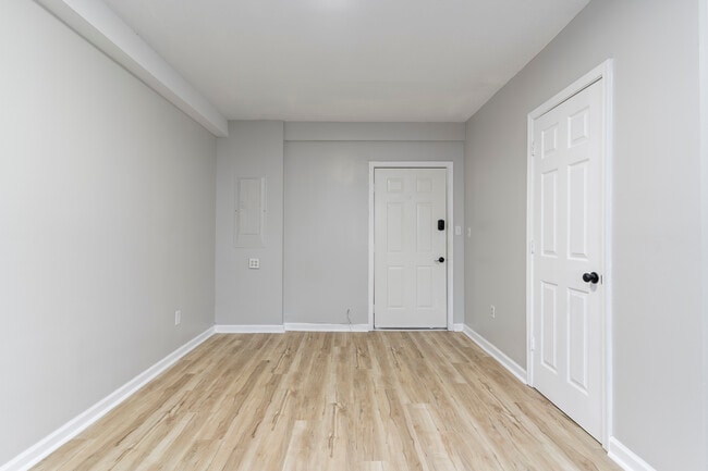 Photo - Affordable Luxury Apartment Near DC Unit 4