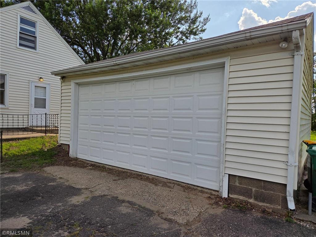 Photo - 5607 Regent Ave N