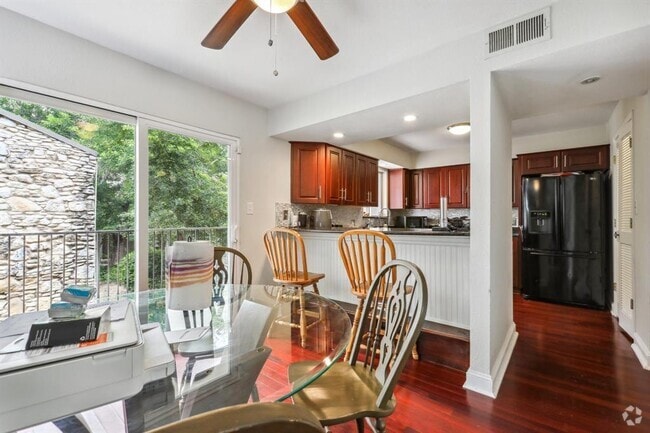 Building Photo - 500 E Riverside Dr Unit 241 Rental