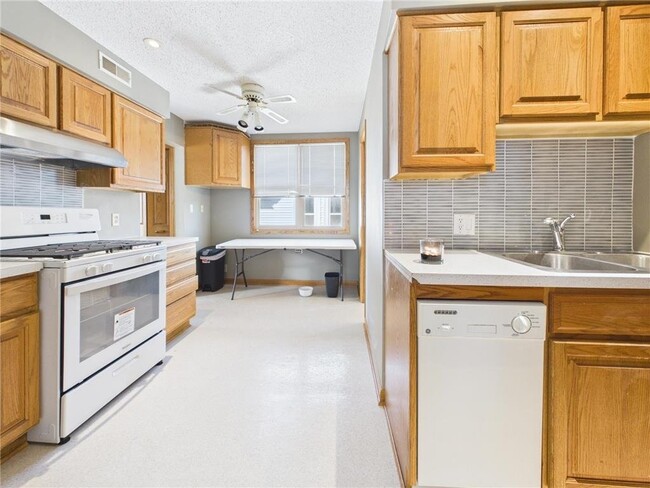 Photo - 750 S Robert St Unit Upper